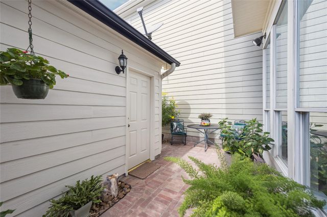 327 S Gate Stone, Houston, TX 77007