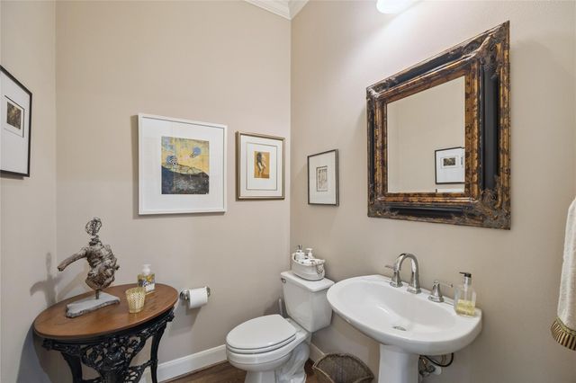 327 S Gate Stone, Houston, TX 77007