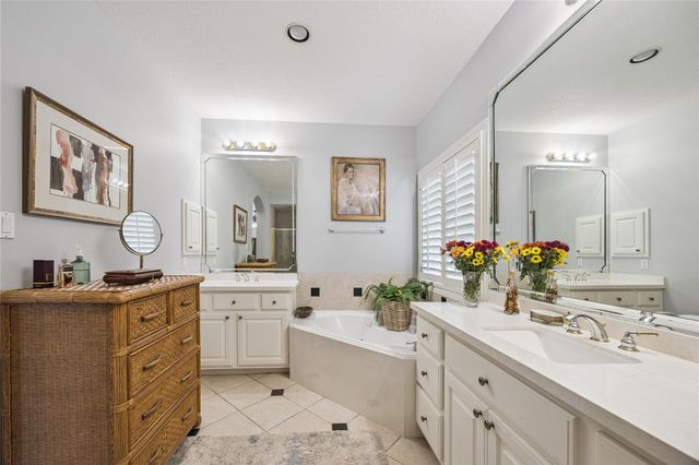 327 S Gate Stone, Houston, TX 77007