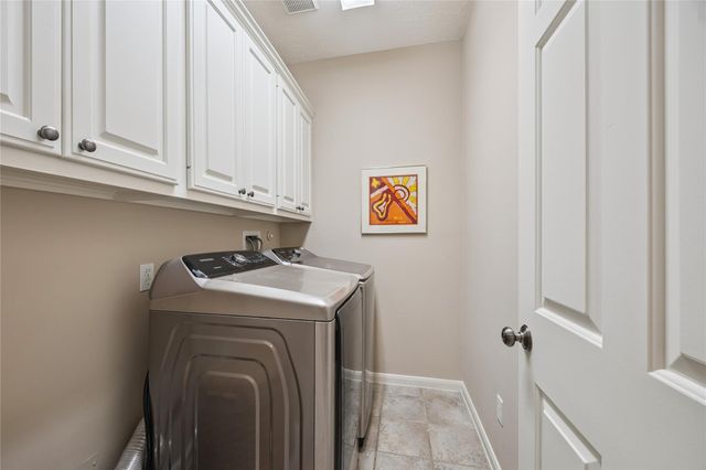 327 S Gate Stone, Houston, TX 77007