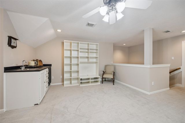 327 S Gate Stone, Houston, TX 77007