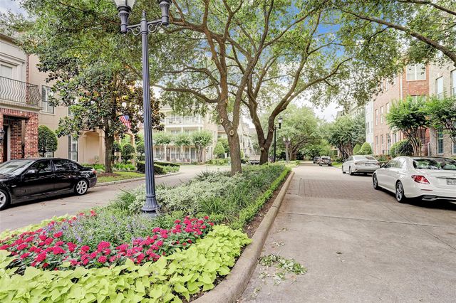 327 S Gate Stone, Houston, TX 77007