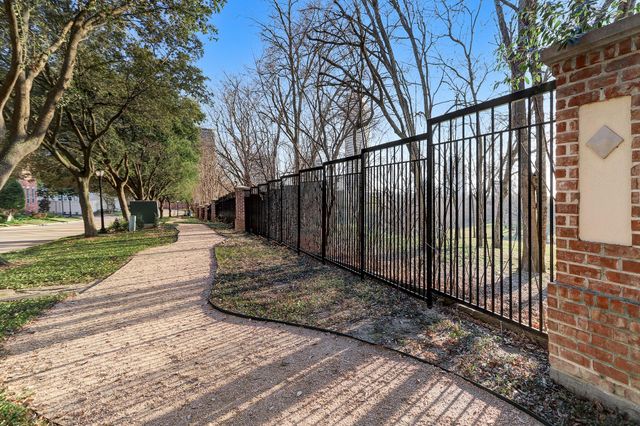 327 S Gate Stone, Houston, TX 77007