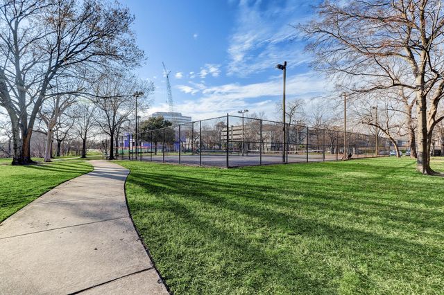 327 S Gate Stone, Houston, TX 77007