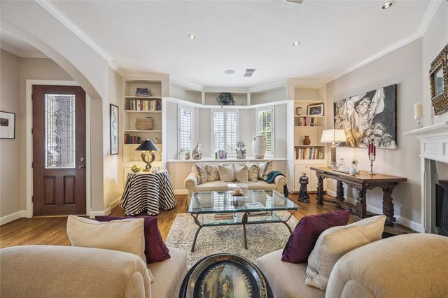 327 S Gate Stone, Houston, TX 77007