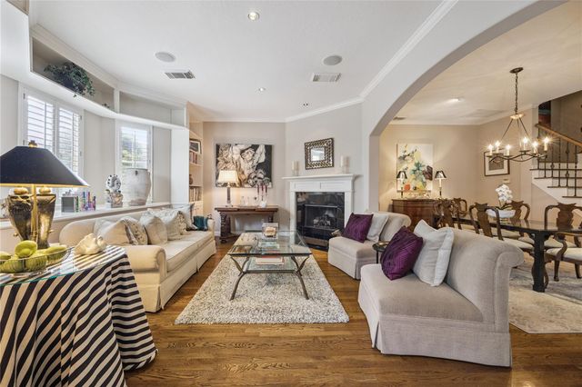 327 S Gate Stone, Houston, TX 77007