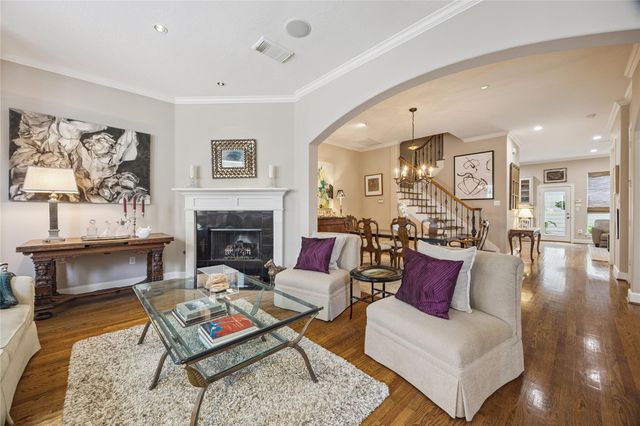 327 S Gate Stone, Houston, TX 77007