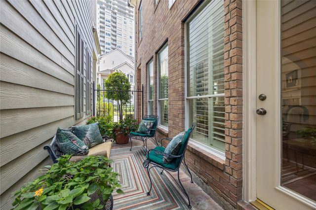 327 S Gate Stone, Houston, TX 77007