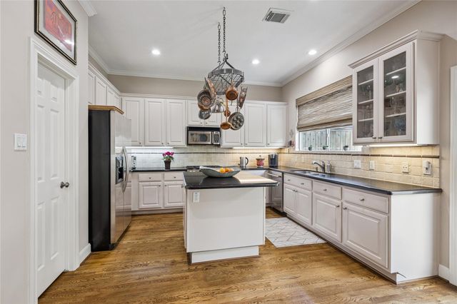 327 S Gate Stone, Houston, TX 77007