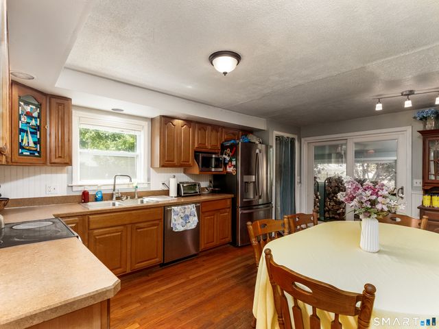 15 Bluff Avenue, Clinton, CT 06413