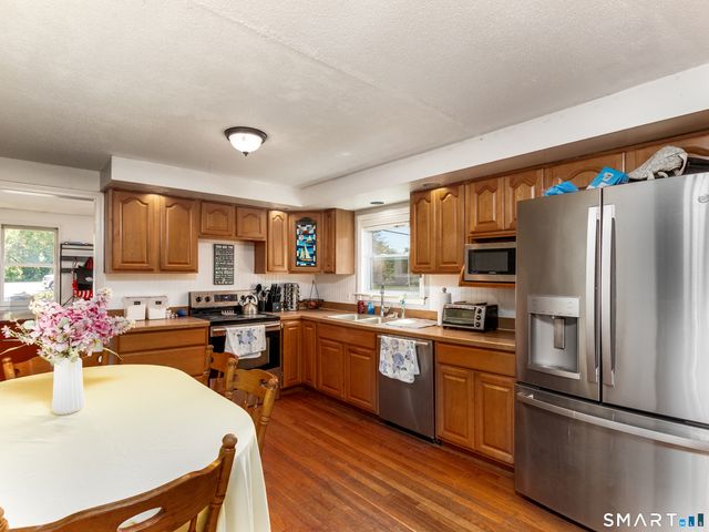 15 Bluff Avenue, Clinton, CT 06413