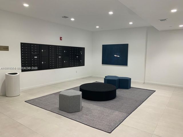 13800 Highland Dr 403, North Miami Beach, FL 33181