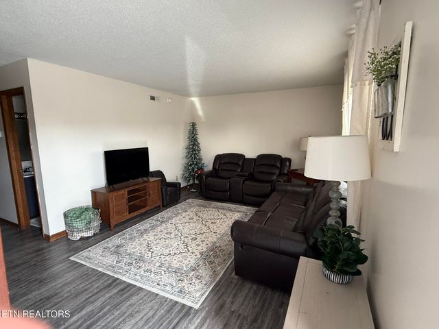 1918 Topside Rd, Louisville, TN 37777