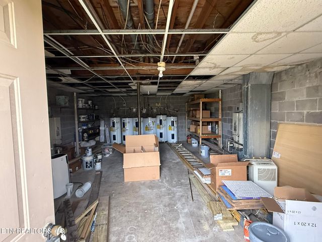 1918 Topside Rd, Louisville, TN 37777