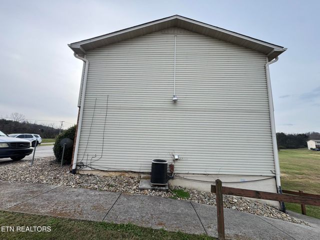 1918 Topside Rd, Louisville, TN 37777