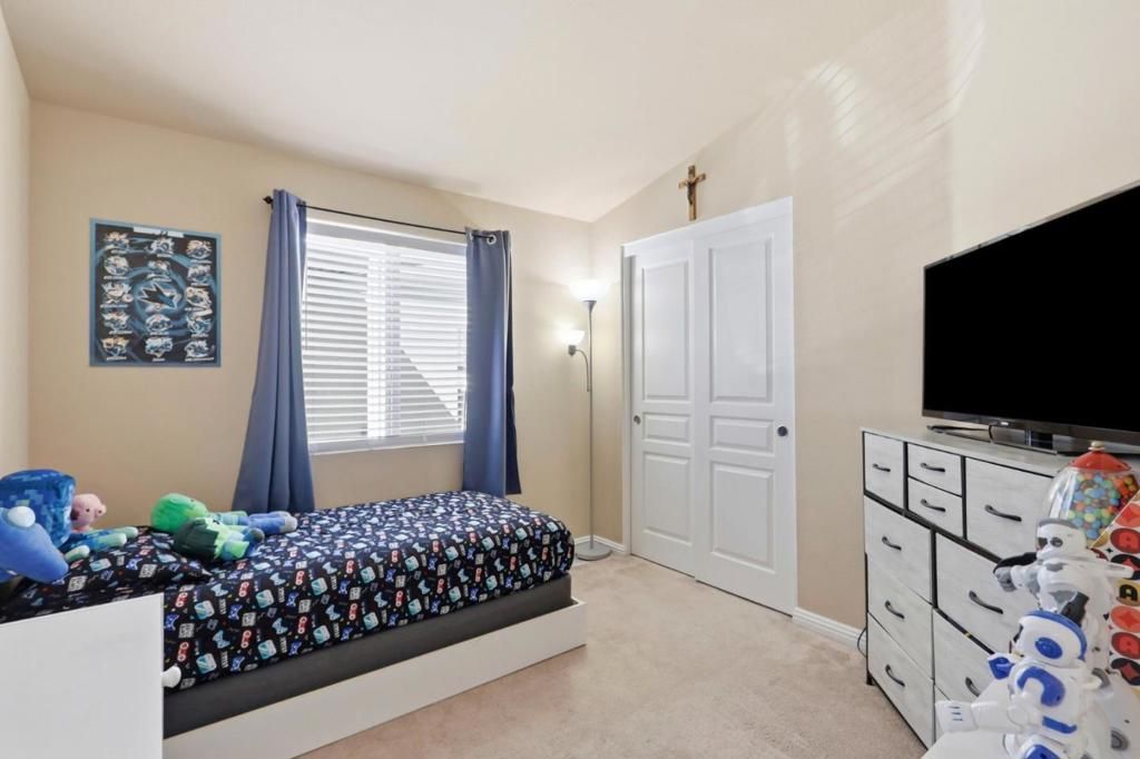 Image 14 of property listing at Address unavailable.