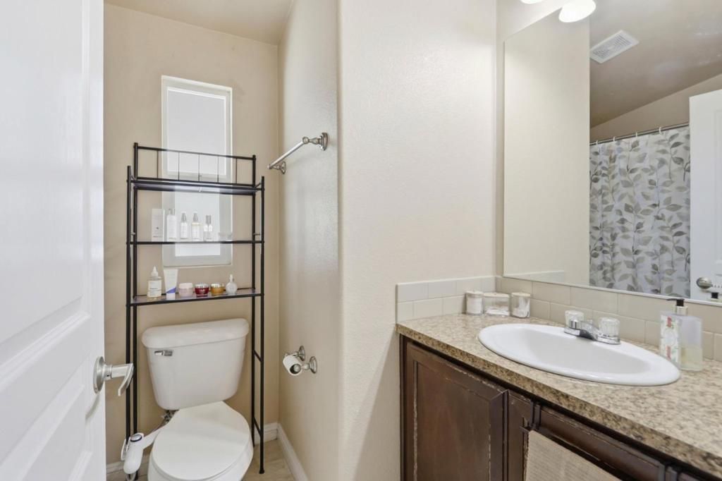Image 16 of property listing at Address unavailable.