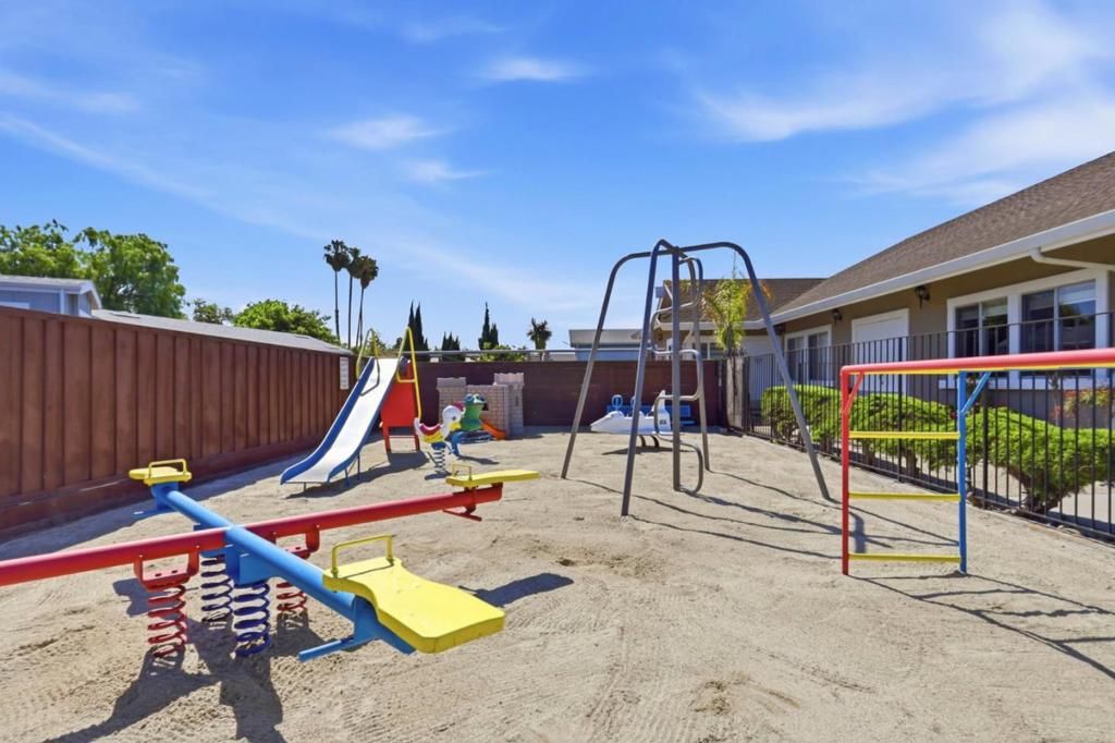 Image 19 of property listing at Address unavailable.