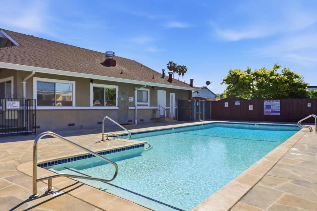 Image 20 of property listing at Address unavailable.