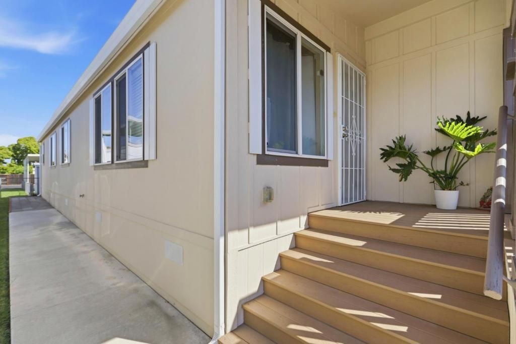 Image 4 of property listing at Address unavailable.