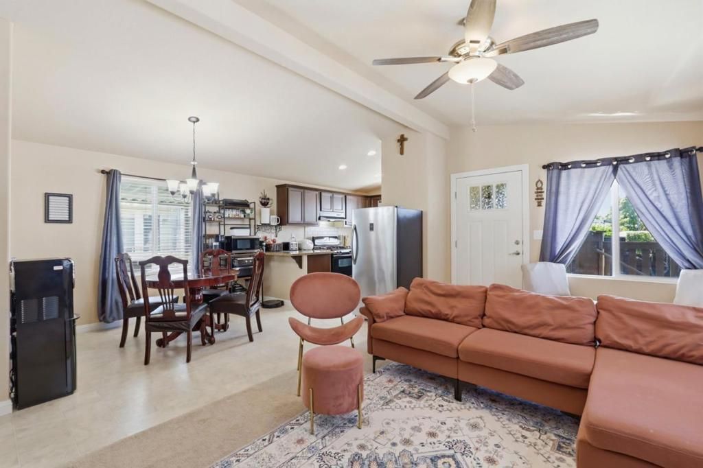 Image 6 of property listing at Address unavailable.