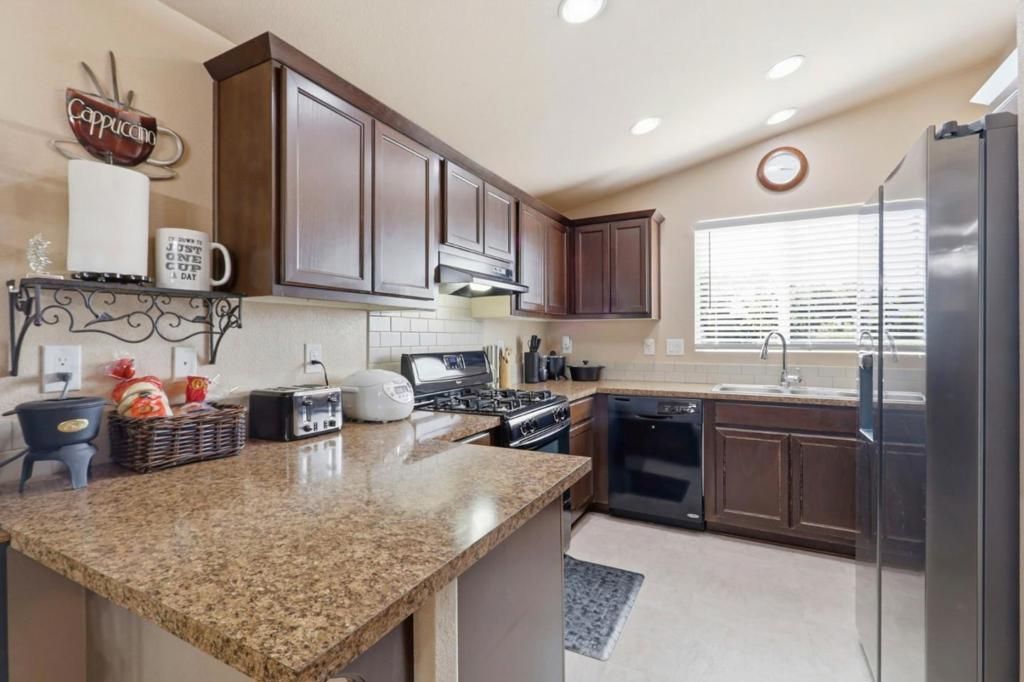 Image 7 of property listing at Address unavailable.