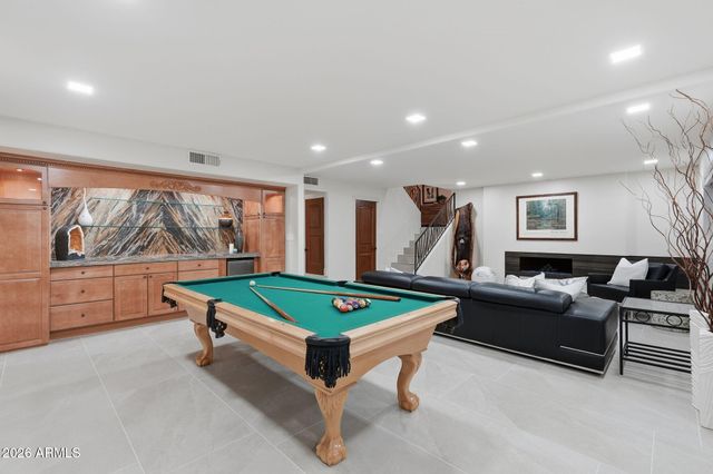 2221 E VISTA Avenue, Phoenix, AZ 85020