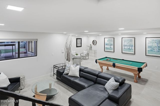 2221 E VISTA Avenue, Phoenix, AZ 85020