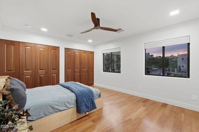 2221 E VISTA Avenue, Phoenix, AZ 85020