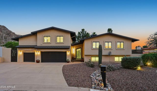 2221 E VISTA Avenue, Phoenix, AZ 85020