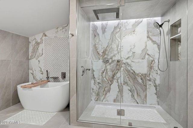 2221 E VISTA Avenue, Phoenix, AZ 85020