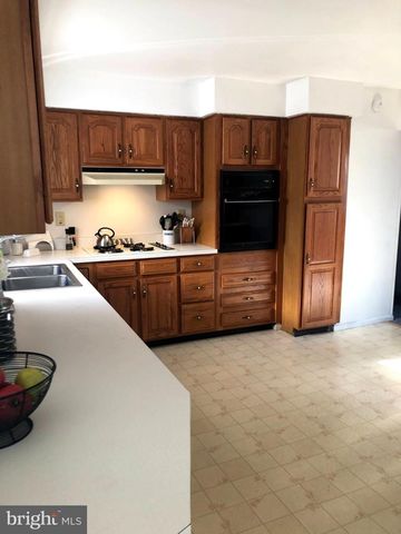 104 FAIRVIEW DR, Glassboro, NJ 08028