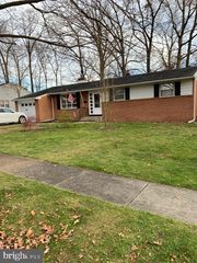 104 FAIRVIEW DR, Glassboro, NJ 08028
