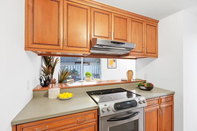 125 Connemara Way 32, Sunnyvale, CA 94087