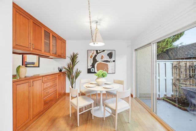 125 Connemara Way 32, Sunnyvale, CA 94087