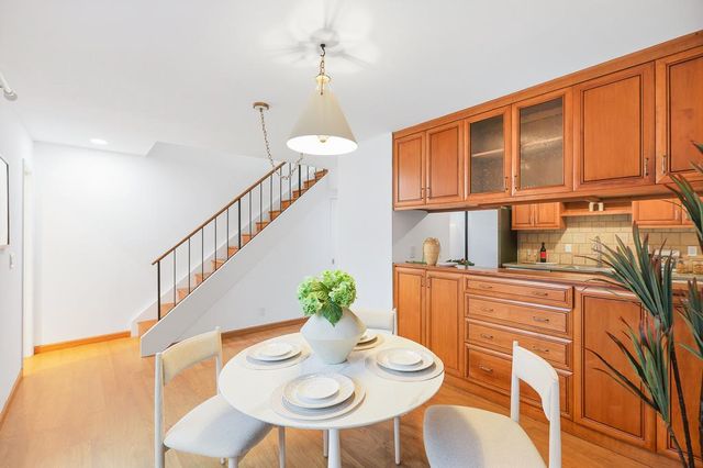 125 Connemara Way 32, Sunnyvale, CA 94087