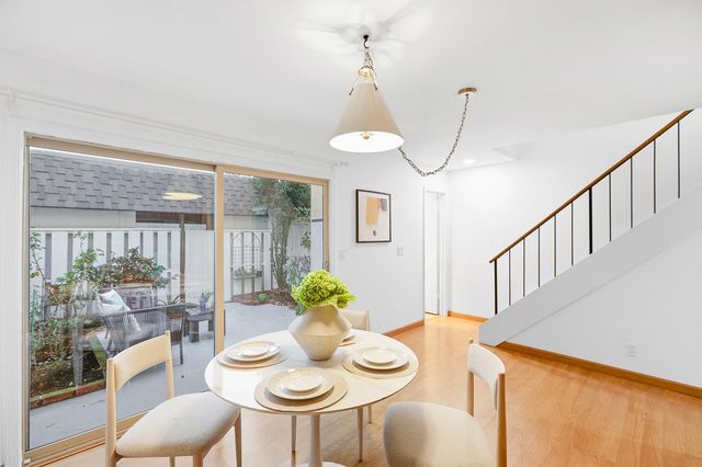 125 Connemara Way 32, Sunnyvale, CA 94087