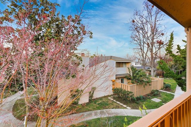 125 Connemara Way 32, Sunnyvale, CA 94087