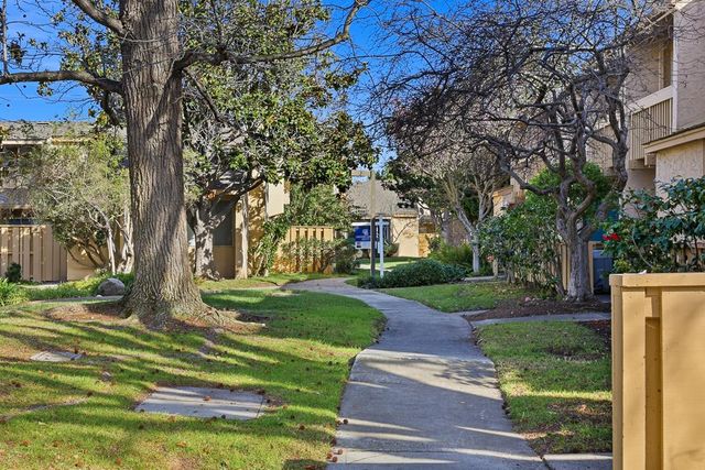 125 Connemara Way 32, Sunnyvale, CA 94087