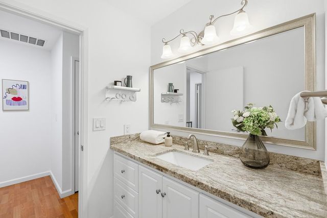 125 Connemara Way 32, Sunnyvale, CA 94087