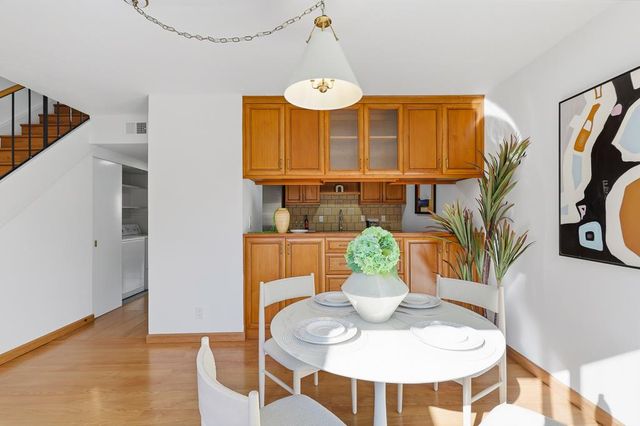 125 Connemara Way 32, Sunnyvale, CA 94087