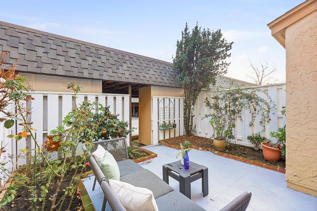 125 Connemara Way 32, Sunnyvale, CA 94087