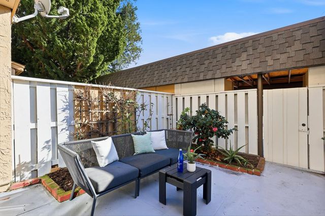 125 Connemara Way 32, Sunnyvale, CA 94087