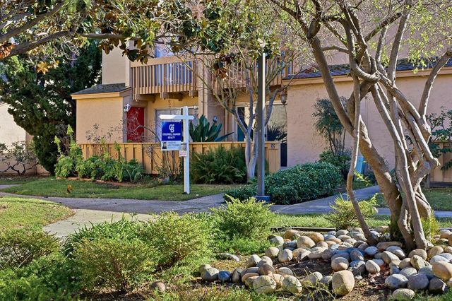 125 Connemara Way 32, Sunnyvale, CA 94087