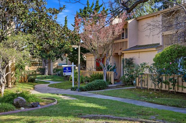 125 Connemara Way 32, Sunnyvale, CA 94087