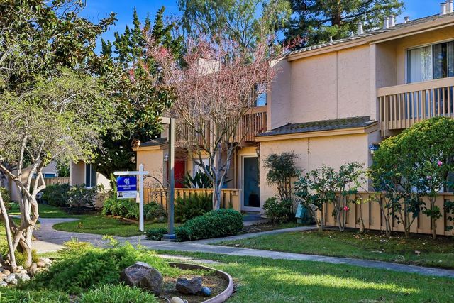 125 Connemara Way 32, Sunnyvale, CA 94087