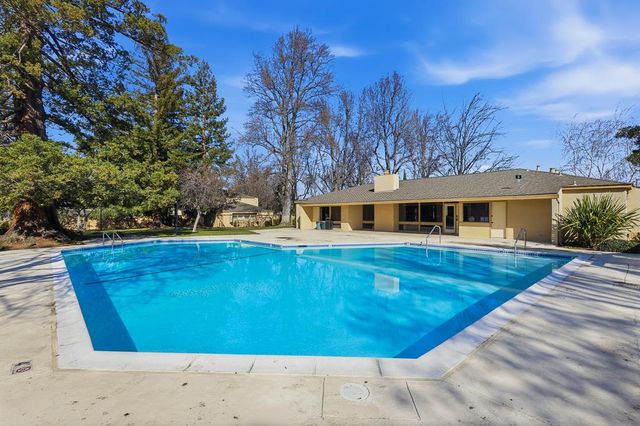 125 Connemara Way 32, Sunnyvale, CA 94087