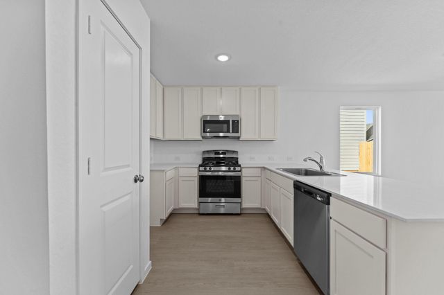 137 Alameda DR, Fredericksburg, TX 78624