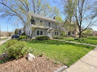 2037 Clinton Street, Rockford, IL 61103