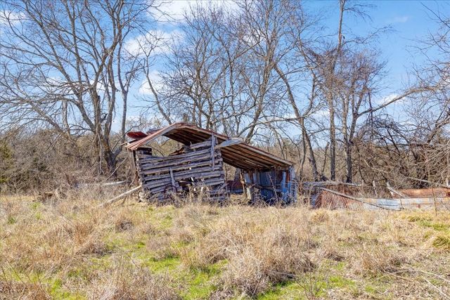 1966 County Road 2980, Windom, TX 75492